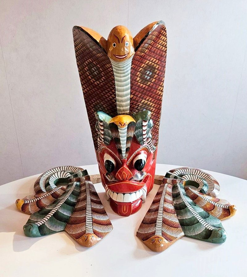 Stor trämask Sri Lanka Mayura Naga Raksha Cobra Spirit Mask 58 cm bred tredelad