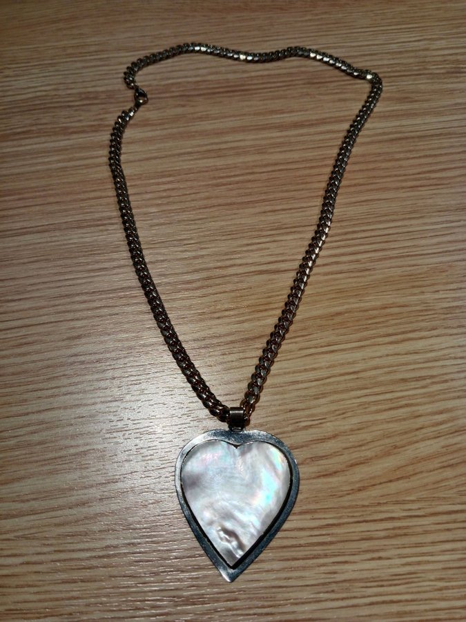 Necklace with a mystical heart as a middle