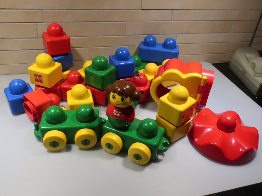 Lego - Duplo - Primo - ca 26 delar - blandade klossar - för barn från ½ år