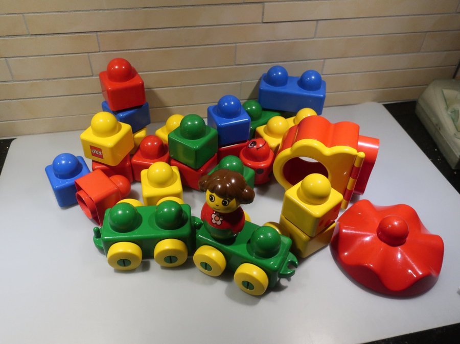 Lego - Duplo - Primo - ca 26 delar - blandade klossar - för barn från ½ år