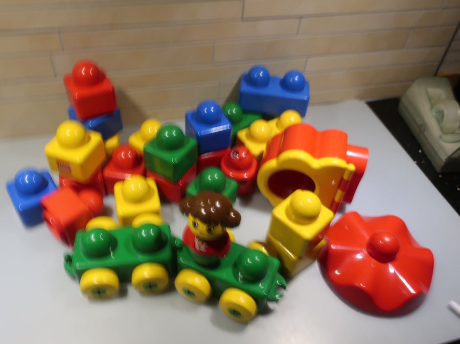 Lego - Duplo - Primo - ca 26 delar - blandade klossar - för barn från ½ år