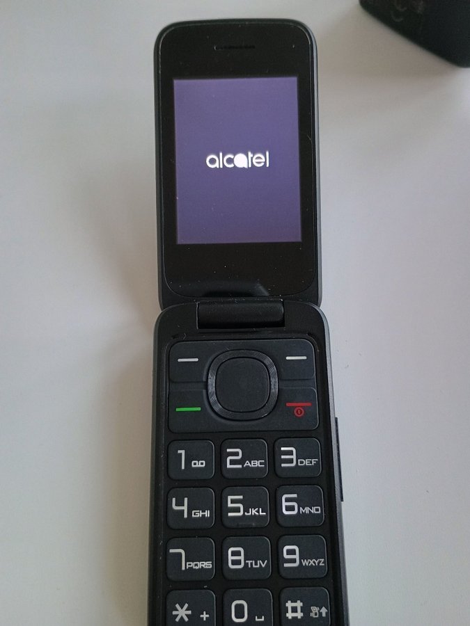 Alcatel 2053 vikbar med minneskort!