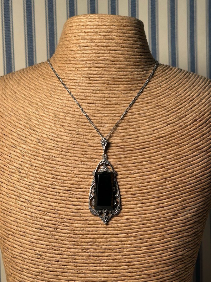 HALSBAND - Berlock Argentinum silver 935 med lång kedja - Onyx och markasiter