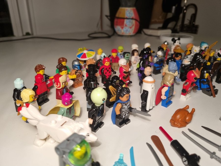 60+ LEGO Minifigurer  Tillbehör