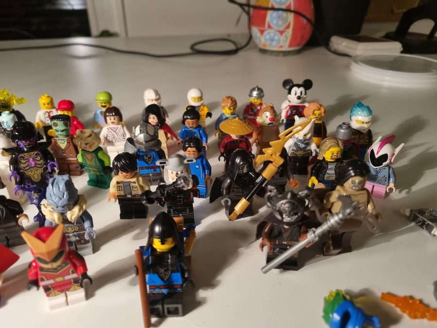 60+ LEGO Minifigurer  Tillbehör