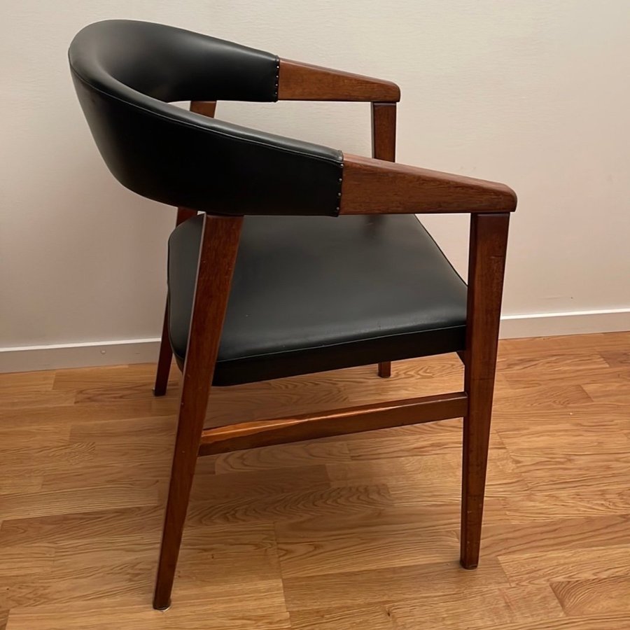 Vintage Teak Karmstol Fåtölj Svart Galon/Konstläder 1950/60-tal.