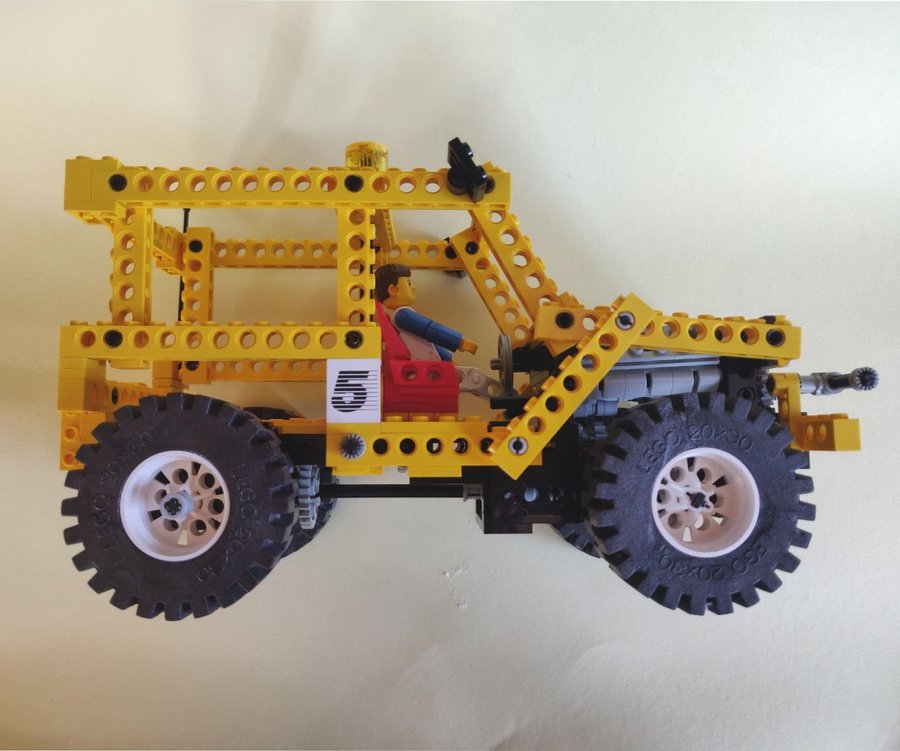 Lego Technic 8850 Rally support truck 1990