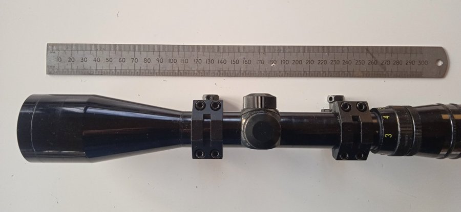 Fontaine rifle scope, zoom, crosshairs, 45mm objective with high mounts.