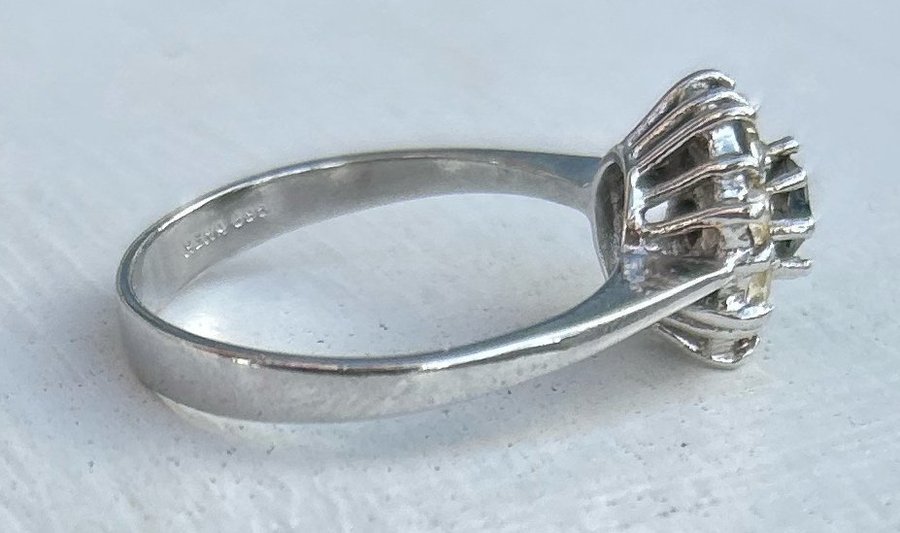 Vintage Silverring med Blå Sten - Gnistrande Skönhet