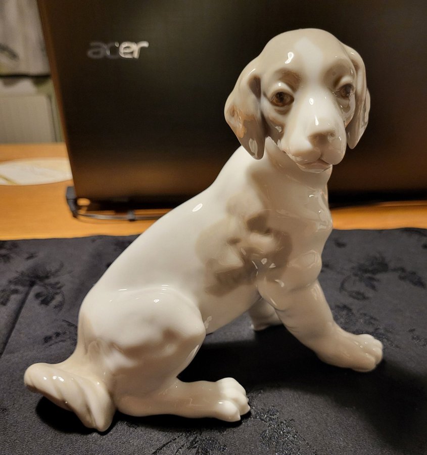 Porslin - hund från Spanska Nao by LLadro