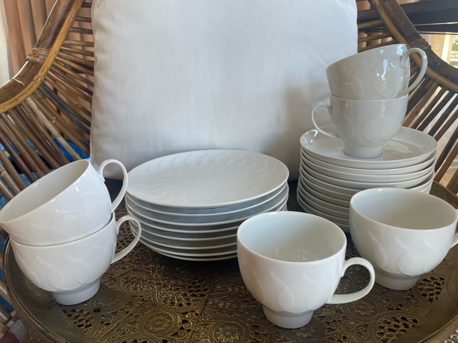 Rosenthal Studio-Line Porslin 6 koppar och 10 stycken fat samt 8 st assietter