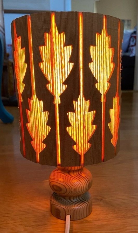 Retro bordslampa i furu  raffia 1970-tals