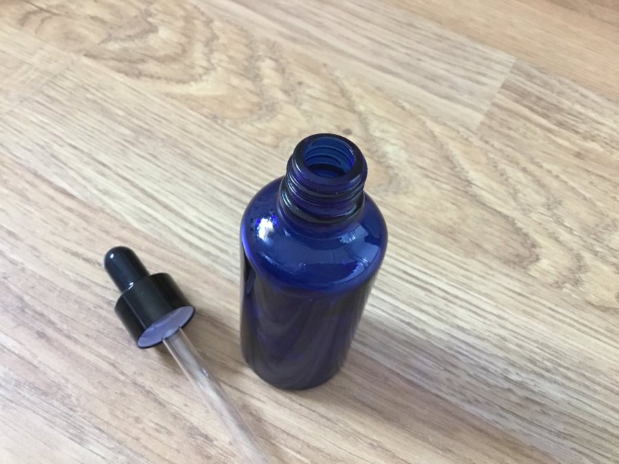 Glasflaska Medicinflaska ”Pipettflaska” Kungsblå med pipett i glas / Strl 50 ml