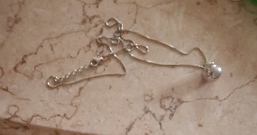 Silver halsband med pärlhänge