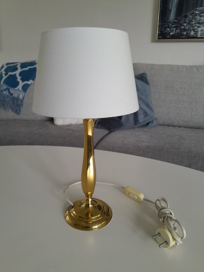 Mycket Fin Bordslampa i mässing, Vintage, "Pegama" m vit skärm. Djur- o rökfritt