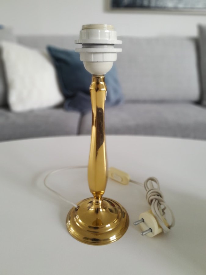 Mycket Fin Bordslampa i mässing, Vintage, "Pegama" m vit skärm. Djur- o rökfritt