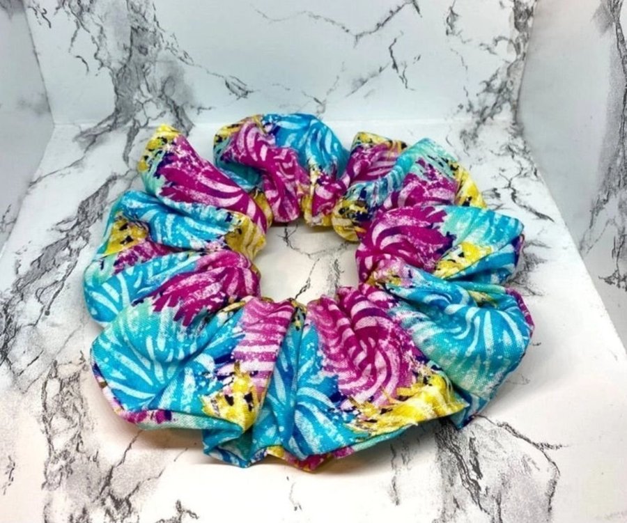 Flerfärgad heja pom poms överdimensionerad XXL Scrunchie Enchanted Scrunch NY