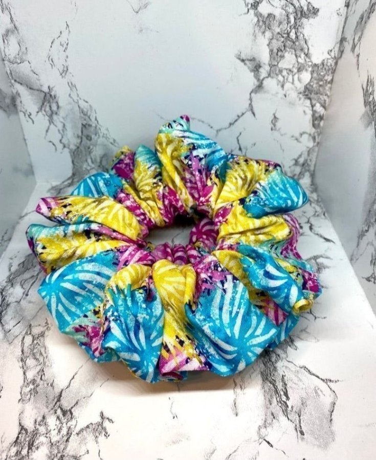 Flerfärgad heja pom poms överdimensionerad XXL Scrunchie Enchanted Scrunch NY