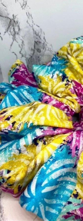 Flerfärgad heja pom poms överdimensionerad XXL Scrunchie Enchanted Scrunch NY