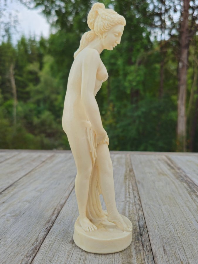 Staty av en kvinna resin Made in Italy