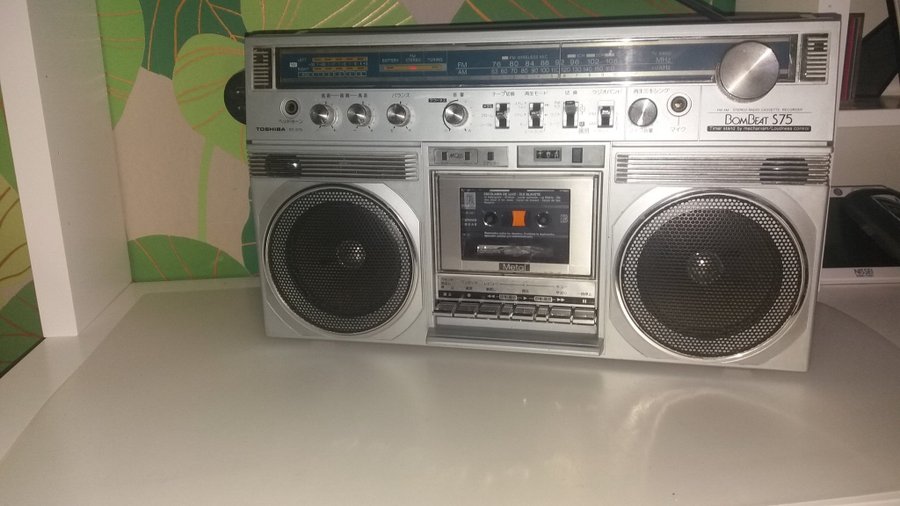 Bombeat Toshiba S 75 stereo / AM radio cassette.