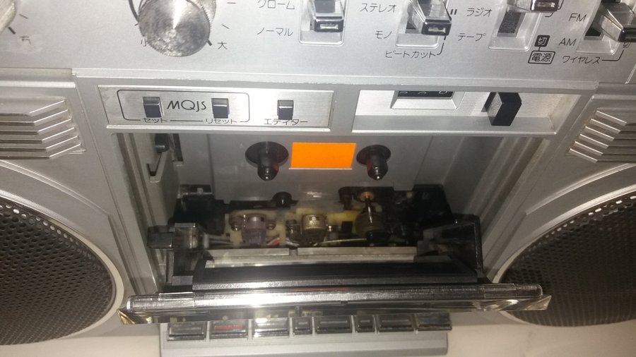 Bombeat Toshiba S 75 stereo / AM radio cassette.