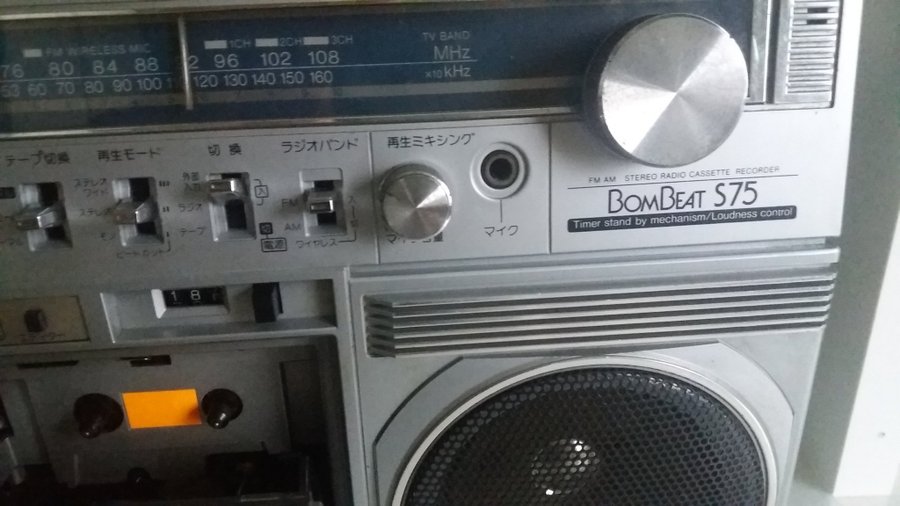 Bombeat Toshiba S 75 stereo / AM radio cassette.