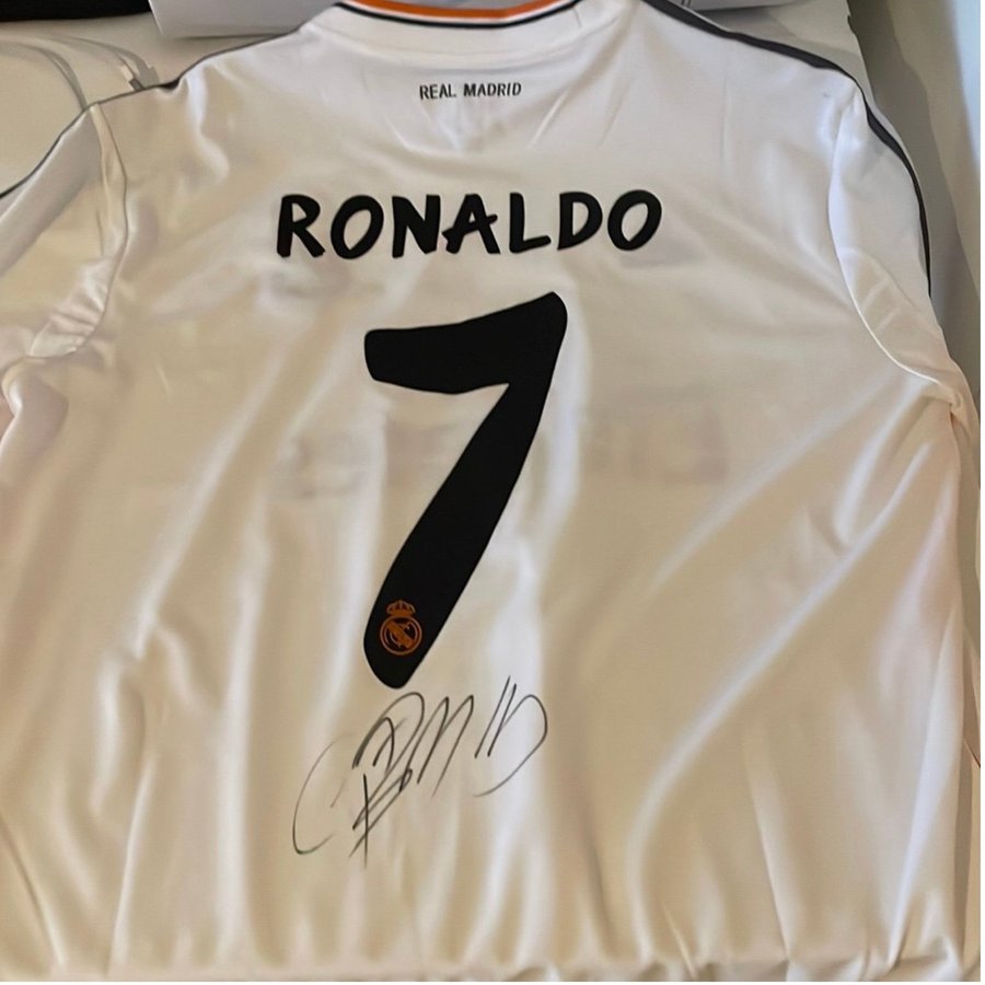 Real Ronaldo tröja signerad