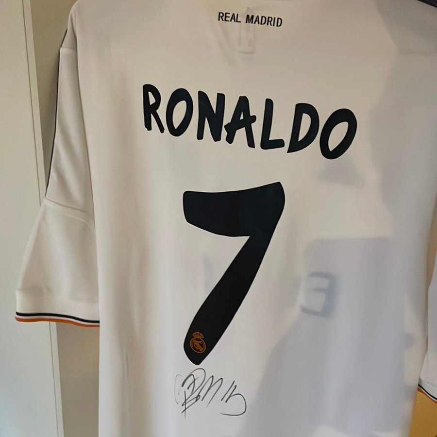 Real Ronaldo tröja signerad