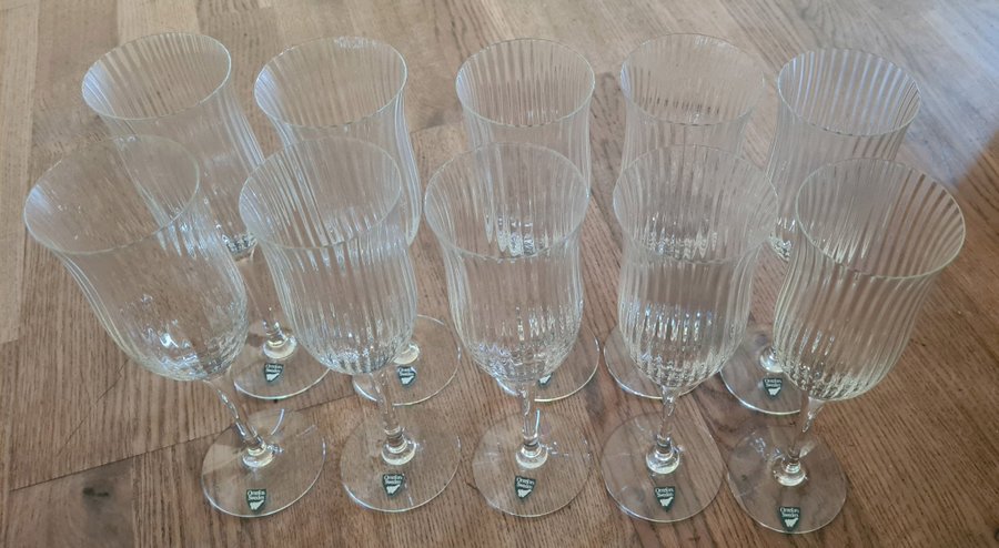 10 st större och 2 st mindre champagneglas Orrefors