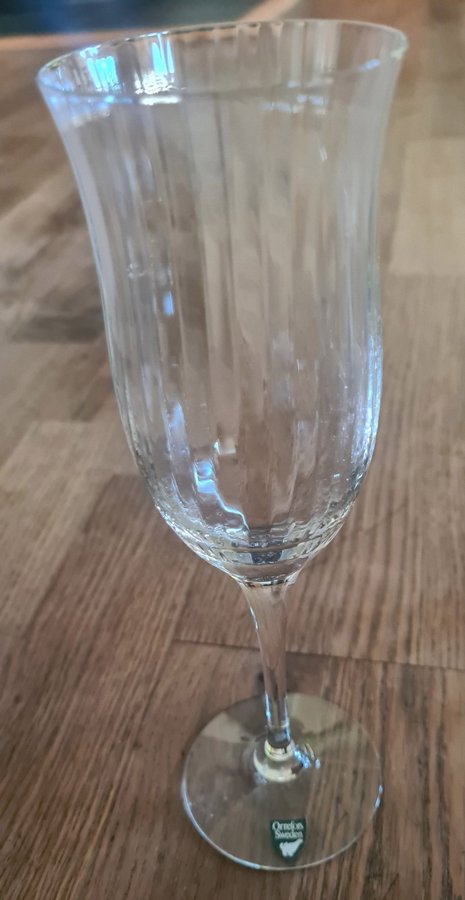 10 st större och 2 st mindre champagneglas Orrefors