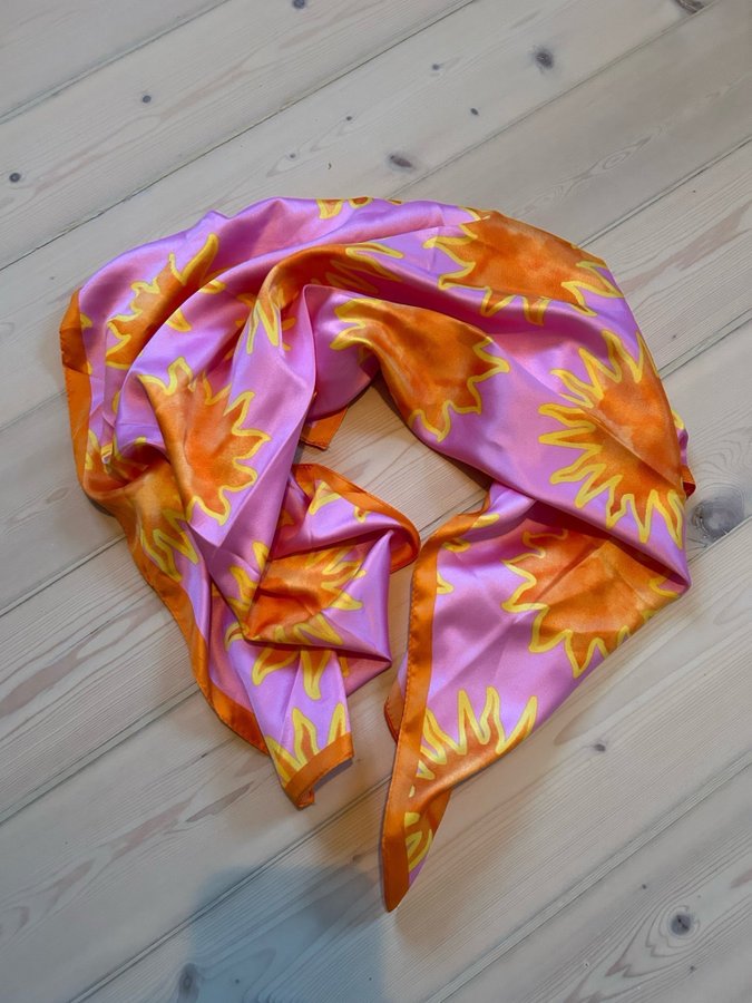 Ny oanvänd sjal från Mango i rosa och orange Solar Sol scarf