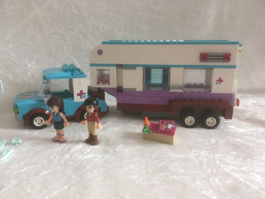 LEGO® Friends | Veterinärens hästtransport | 41125