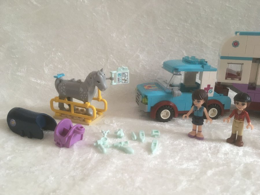 LEGO® Friends | Veterinärens hästtransport | 41125