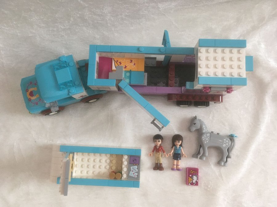 LEGO® Friends | Veterinärens hästtransport | 41125