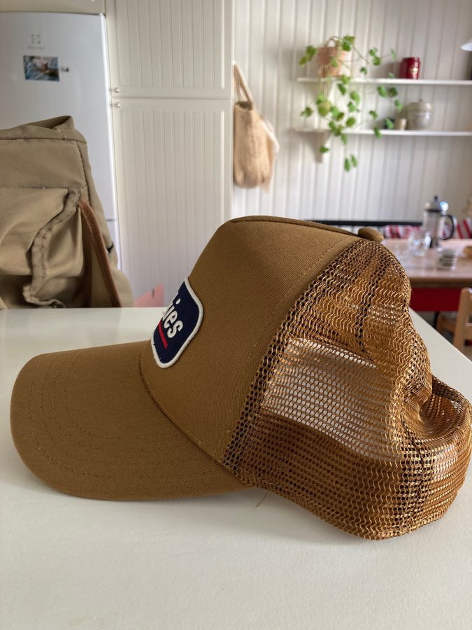 Dickies Truckerkeps med hög profil. Snapback