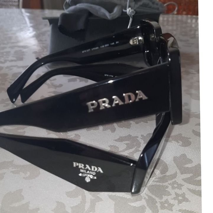 2 stycken Prada Solglasögon SPR 07T E2020 1AB-5S0