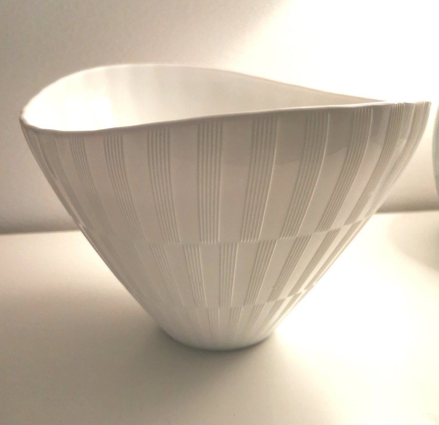 Vintage Gullaskruf 1950~White bowl ~Swedish artglass~