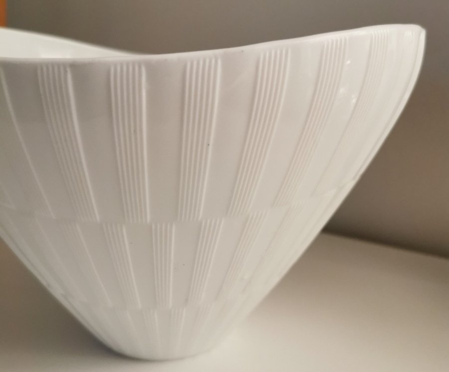 Vintage Gullaskruf 1950~White bowl ~Swedish artglass~