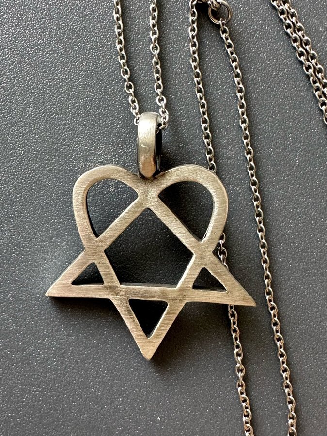 Halsband Heartagram HIM Tenn Rostfri Kedja