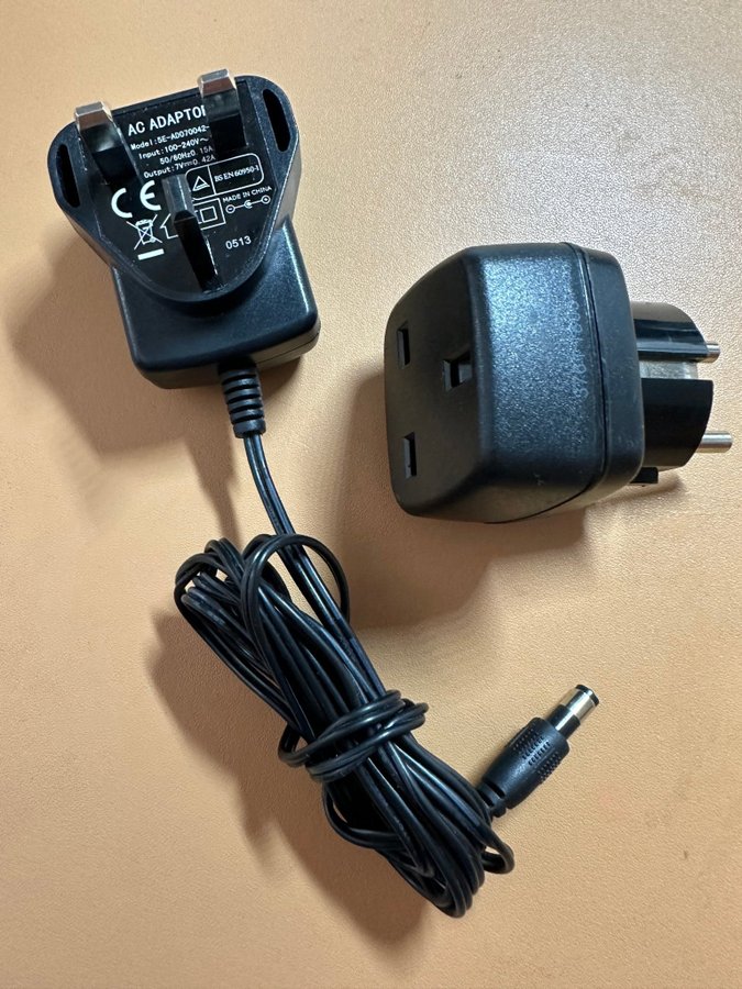 7 volts DC kontakt 0.42A med adapter