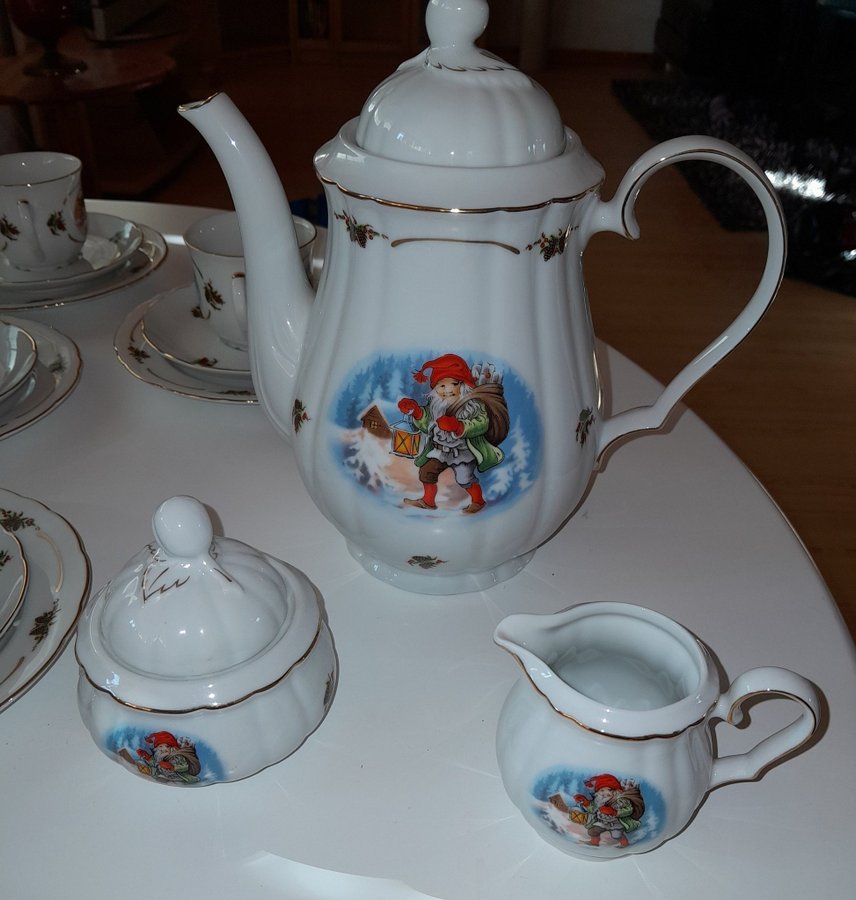 Jul-kaffeservis Fyrklövern med tomtar Christineholm Porcelaine Lars Carlsson