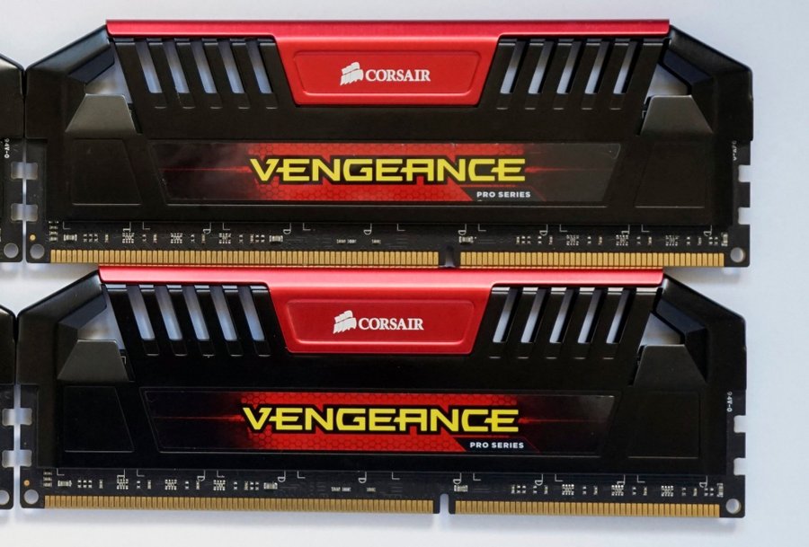 16GB (2x8GB) DDR3-2133 MHz Corsair Vengeance Pro CMY16GX3M2A2133C11R 2133MHz