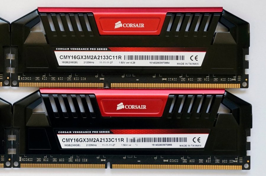 16GB (2x8GB) DDR3-2133 MHz Corsair Vengeance Pro CMY16GX3M2A2133C11R 2133MHz