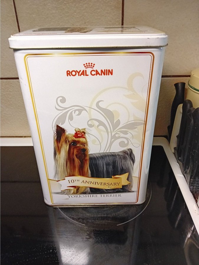 Royal Canin 10th Anniversary Yorkshire Terrier Plåtburk