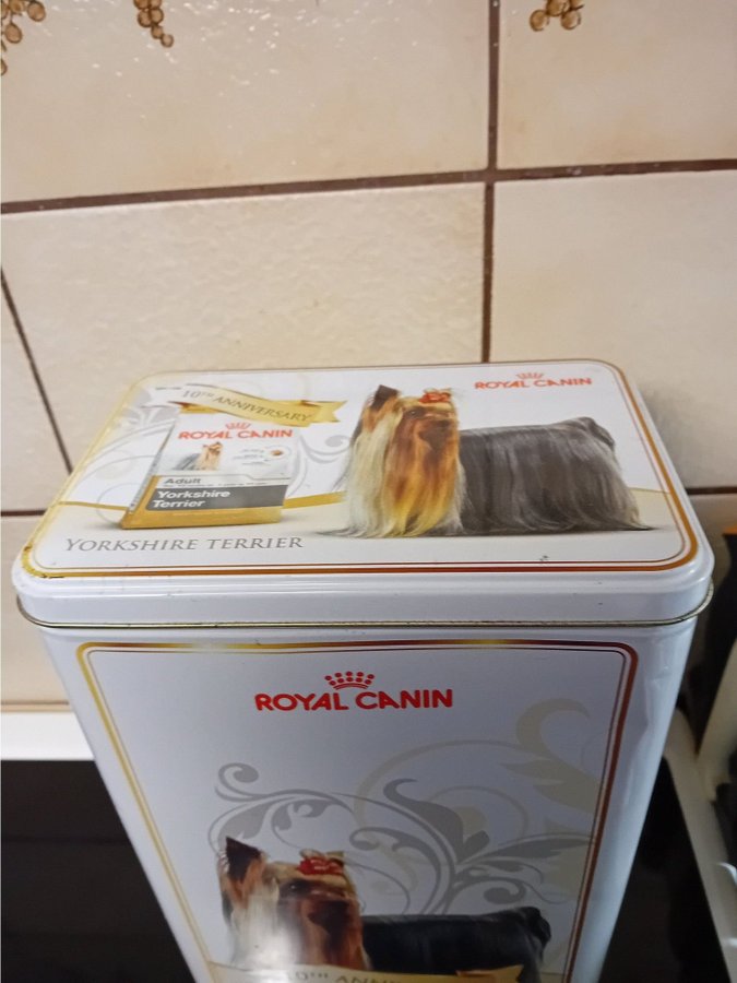 Royal Canin 10th Anniversary Yorkshire Terrier Plåtburk