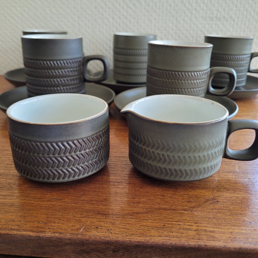 KAFFESERVIS 14 DELAR 6 KOPPAR FAT SOCKER/GRÄDDE DENBY ENGLAND "CHEVRON" MKT