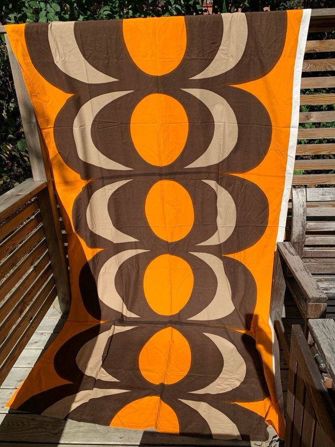 Underbara retro vintage tyget ”Kaivo” design Maija Isola för Marimekko