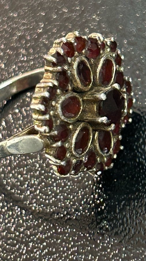 Vintage ring .. silver med granater Sten