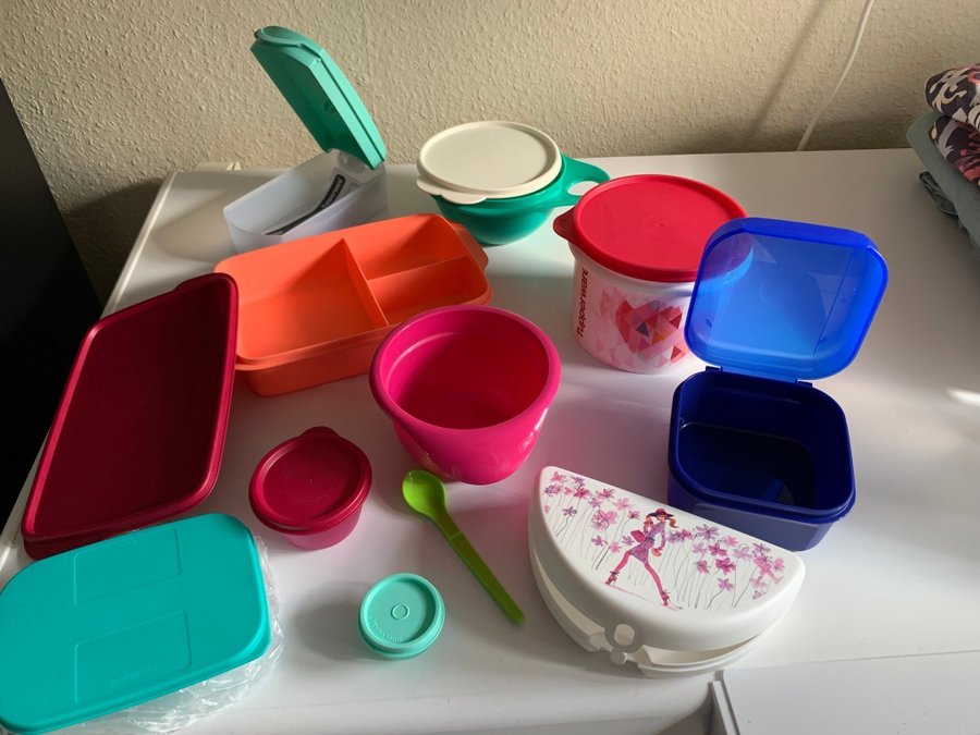 Tupperware set med blandade produkter allt nytt